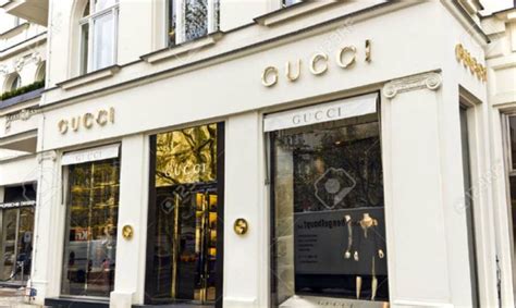 gucci lavora con noi milano|gucci outlet job.